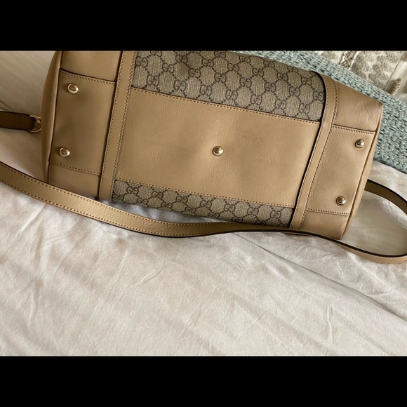Authentic Gucci tote/shoulder bag in good condition! Large enough to hold iPad. - Picture 10 of 15